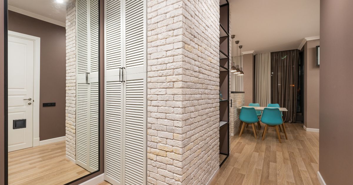10 Pomysłów na Aranżacje Małych Mieszkań – Funkcjonalność i Styl na Małej Przestrzeni 3 mirror