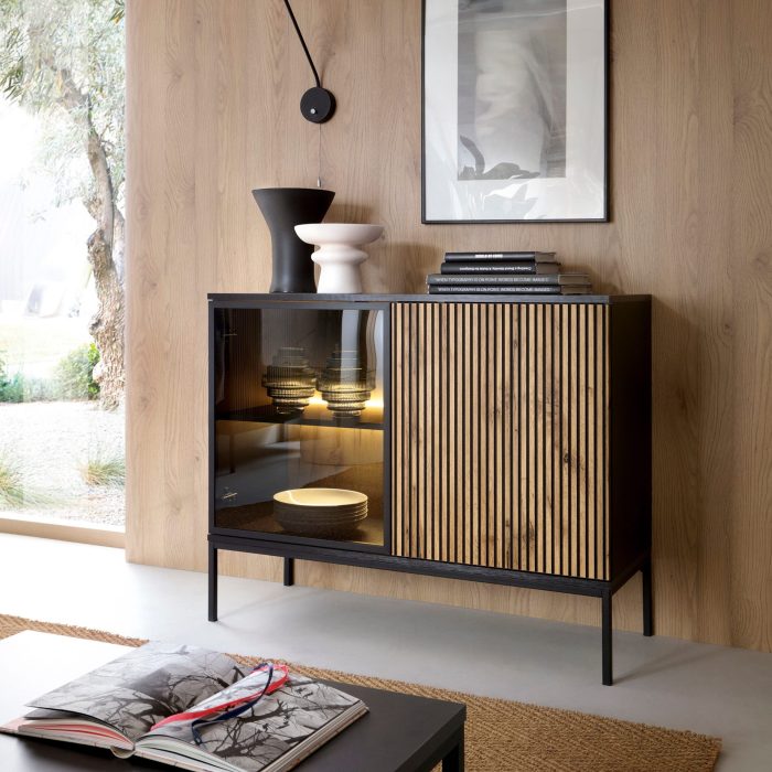 Laval K104 LED – komoda trzydrzwiowa z oświetleniem, czarny, dąb wotan, szerokość 104 cm, wysokość 83 cm, głębokość 39 cm - obrazek 3