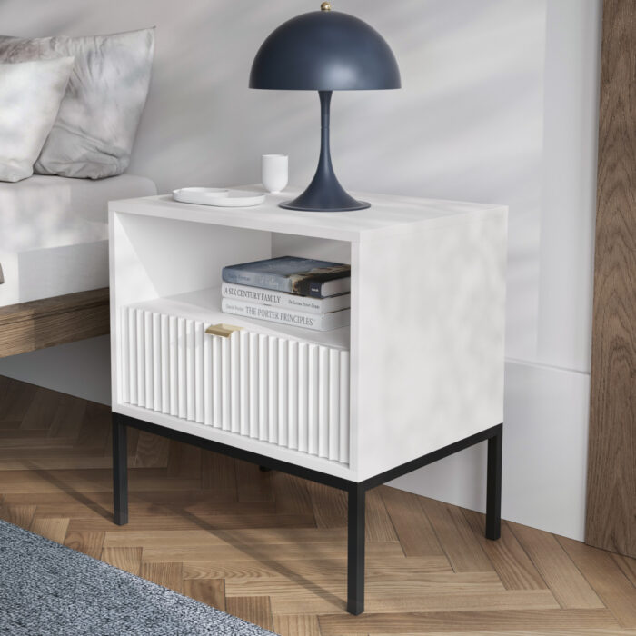 Stolik nocny NANAIMO - Biały - Złote Uchwyty - Z Szufladą - Szerokość 54 cm, Wysokość 56 cm, Głębokość 39 cm - obrazek 2